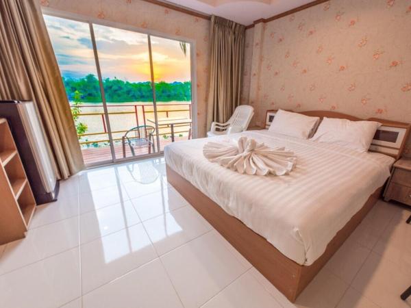 Golden Dragon Kanchanaburi : photo 1 de la chambre chambre lit king-size avec balcon