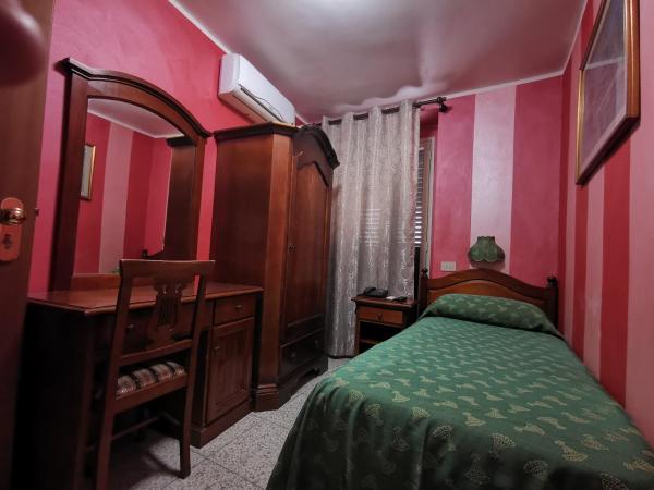 Hotel Cortese : photo 2 de la chambre chambre simple avec salle de bains privative