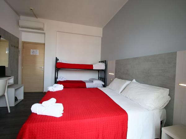 Hotel Kim : photo 6 de la chambre chambre quadruple