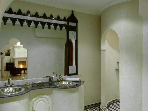 Demeures d'Orient Riad & Spa : photo 7 de la chambre suite lit king-size avec balcon