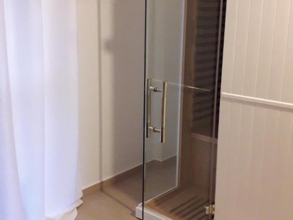 Wellness Villa Istriana : photo 4 de la chambre suite lit king-size avec baignoire spa