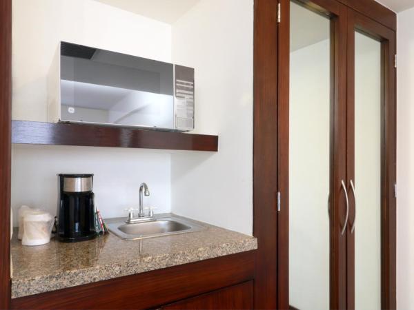Holiday Inn Hotel & Suites Centro Historico, an IHG Hotel : photo 7 de la chambre queen suite with juarez avenue view - non-smoking