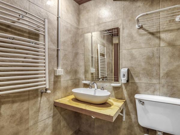 Selina Bariloche : photo 4 de la chambre petite chambre avec salle de bains commune