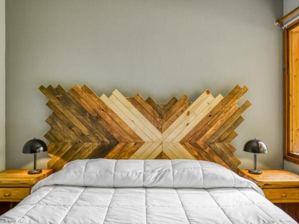 Selina Bariloche : photo 1 de la chambre petite chambre avec salle de bains commune