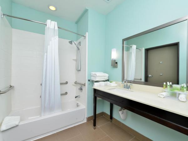 Holiday Inn Express & Suites Austin South, an IHG Hotel : photo 2 de la chambre suite avec baignoire accessible aux personnes à mobilité réduite - non-fumeurs