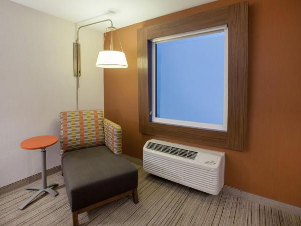 Holiday Inn Express & Suites Austin North Central, an IHG Hotel : photo 1 de la chambre chambre lit king-size standard