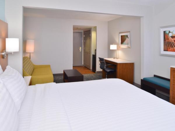 Holiday Inn Express & Suites Austin North Central, an IHG Hotel : photo 2 de la chambre chambre lit king-size - non-fumeurs