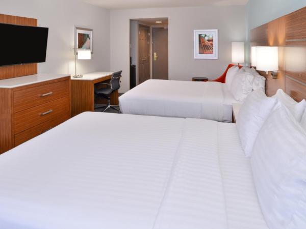 Holiday Inn Express & Suites Austin North Central, an IHG Hotel : photo 6 de la chambre chambre avec 2 grands lits queen-size 