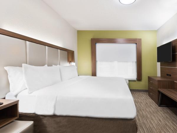 Holiday Inn Express & Suites - Columbus Airport East, an IHG Hotel : photo 2 de la chambre suite lit king-size