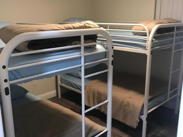 A1 LA City Hostel : photo 3 de la chambre lits superposés dans dortoir masculin 