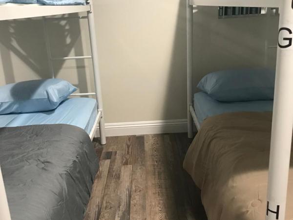 A1 LA City Hostel : photo 4 de la chambre lits superposés dans dortoir masculin 