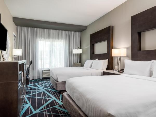 Holiday Inn Express & Suites - Charlotte Airport, an IHG Hotel : photo 3 de la chambre chambre avec 2 grands lits queen-size 