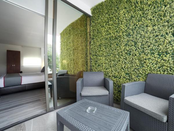 Suites Arboleda 215 : photo 2 de la chambre suite avec balcon