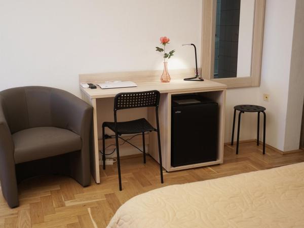 Anna Panzió & Wellness Siófok : photo 3 de la chambre chambre double ou lits jumeaux - vue sur lac