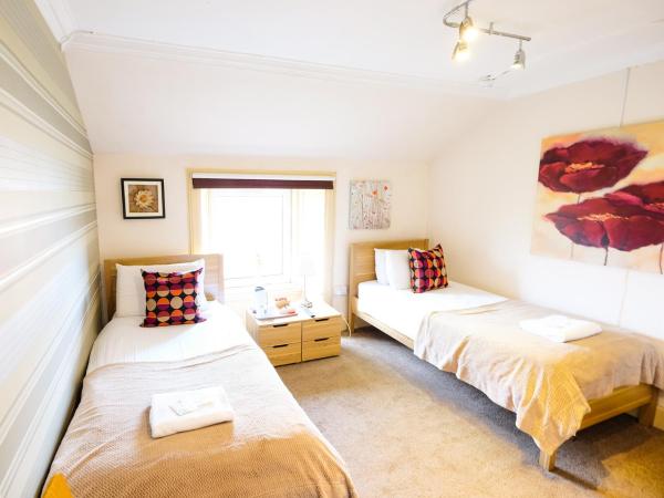 Balmore Guest House : photo 5 de la chambre chambre lits jumeaux avec salle de bains privative
