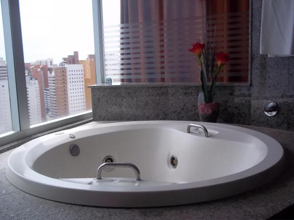 Costa do Mar Hotel : photo 3 de la chambre suite lit king-size avec jacuzzi