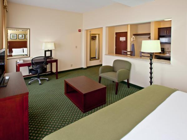 Holiday Inn Express & Suites Indianapolis - East, an IHG Hotel : photo 2 de la chambre chambre lit king-size - non-fumeurs