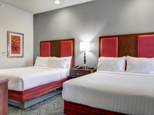 Holiday Inn Express and Suites Oklahoma City North, an IHG Hotel : photo 1 de la chambre chambre standard avec 2 lits queen-size