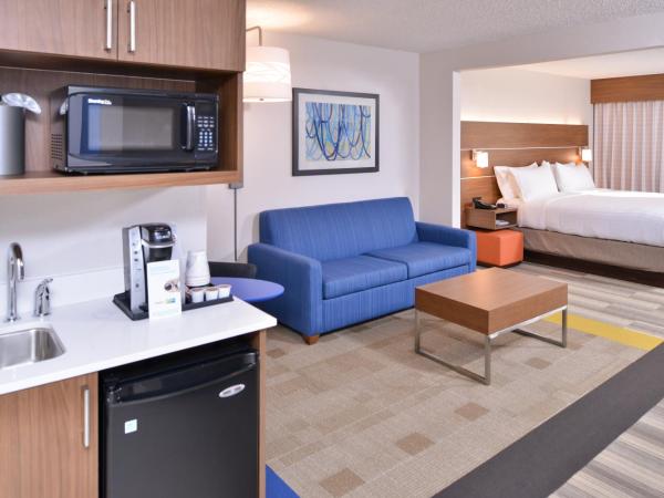 Holiday Inn Express Hotel & Suites Indianapolis Dtn-Conv Ctr, an IHG Hotel : photo 8 de la chambre studio lit king-size avec canapé-lit