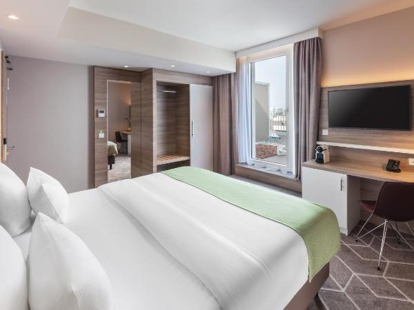 Holiday Inn Munich - City East, an IHG Hotel : photo 1 de la chambre premium room with terrace and queen bed