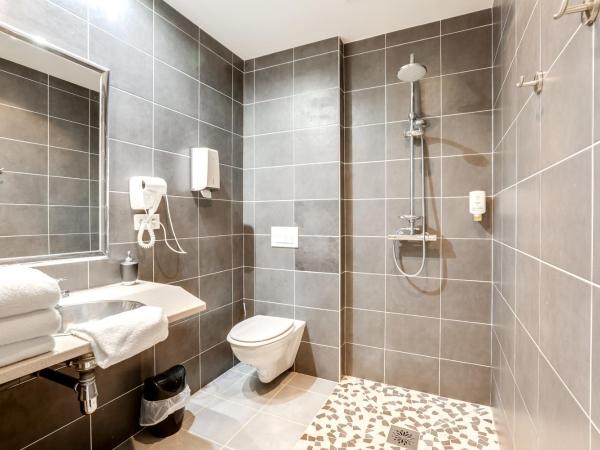 Hôtel Du Midi : photo 2 de la chambre suite - 4 personnes