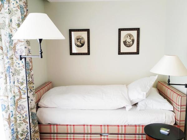 Le Manoir Au Lac : photo 9 de la chambre suite grands bois - vue sur lac