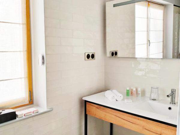 Le Manoir Au Lac : photo 8 de la chambre chambre standard grands bois - vue sur lac