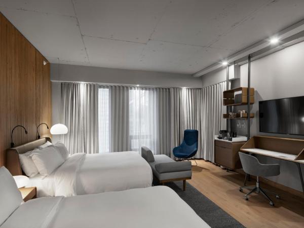 Hôtel Le Germain Montréal : photo 1 de la chambre chambre deluxe avec 2 lits queen-size