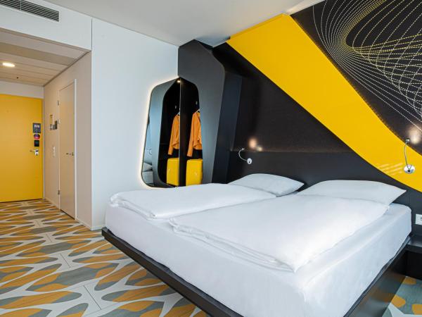 prizeotel Bern-City : photo 1 de la chambre chambre double confort en angle