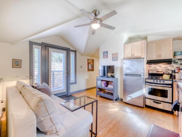 Upscale NE Portland Guesthouse : photo 1 de la chambre studio