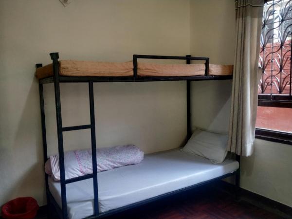 Family Peace House, Kathmandu : photo 2 de la chambre lit dans dortoir 6 lits