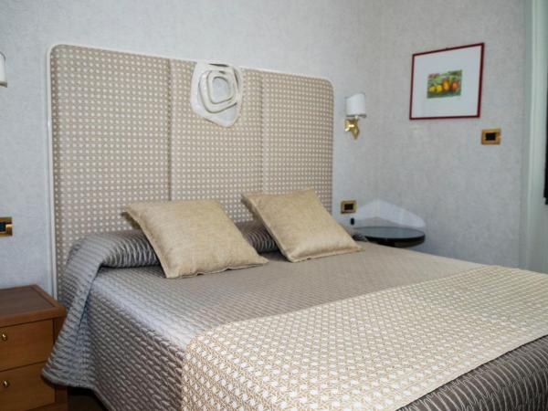 Hotel Europa : photo 8 de la chambre chambre double