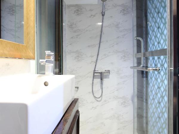 Violet Tower at Khaosan Palace : photo 7 de la chambre chambre double violet