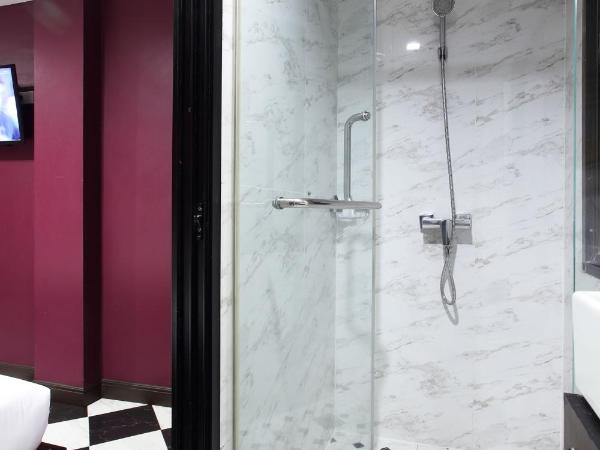 Violet Tower at Khaosan Palace : photo 6 de la chambre chambre lits jumeaux violette