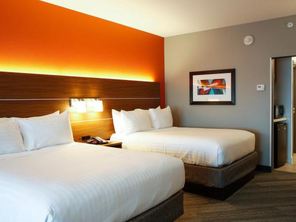Holiday Inn Express & Suites Downtown Louisville, an IHG Hotel : photo 3 de la chambre chambre standard avec 2 lits queen-size