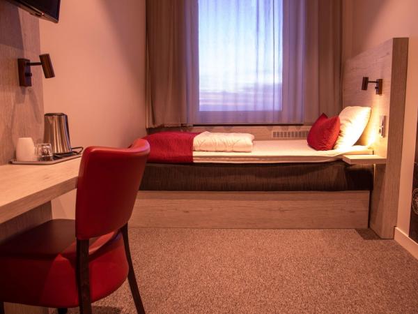 Dream - Luxury Hostel : photo 3 de la chambre chambre simple avec salle de bains commune