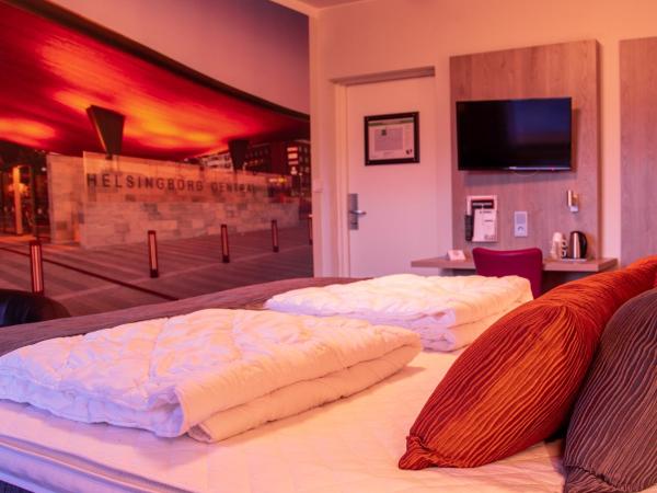 Dream - Luxury Hostel : photo 10 de la chambre chambre double ou lits jumeaux avec salle de bains commune