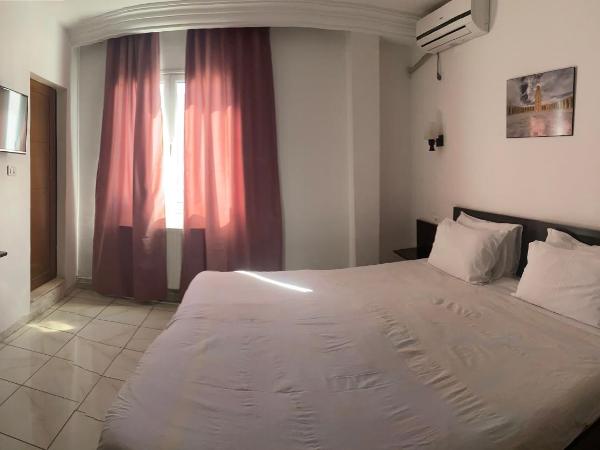 Hotel Métropole Résidence : photo 2 de la chambre chambre simple avec douche 