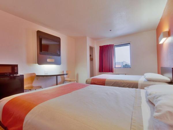 Motel 6 Dallas - Fair Park : photo 2 de la chambre chambre lit queen-size - fumeurs
