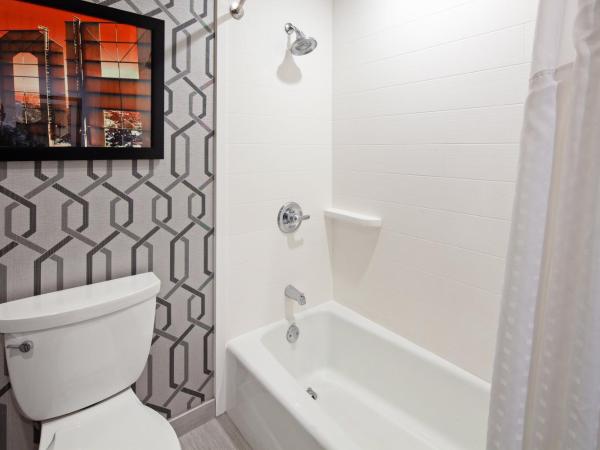 Holiday Inn Express Hollywood Walk of Fame, an IHG Hotel : photo 5 de la chambre chambre standard avec 2 lits queen-size