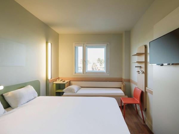 Ibis Budget Málaga Aeropuerto Avenida de Velazquez : photo 2 de la chambre chambre double avec lit d'appoint