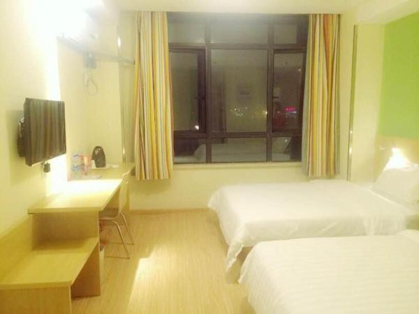 7Days Inn Hangzhou Xiaoshan People`s Square Metro Station : photo 3 de la chambre chambre lits jumeaux confortable