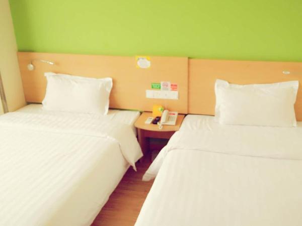 7Days Inn Hangzhou Xiaoshan People`s Square Metro Station : photo 4 de la chambre chambre affaires lits jumeaux