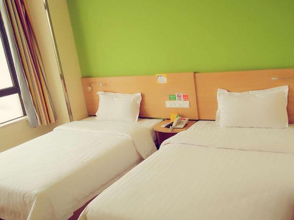 7Days Inn Hangzhou Xiaoshan People`s Square Metro Station : photo 5 de la chambre chambre affaires lits jumeaux