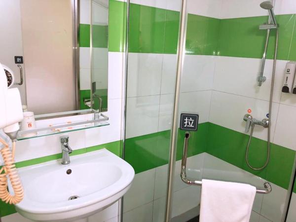 7Days Inn Hangzhou Wanda Square : photo 7 de la chambre chambre affaires lits jumeaux