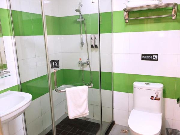 7Days Inn Hangzhou Wanda Square : photo 8 de la chambre chambre lits jumeaux confortable