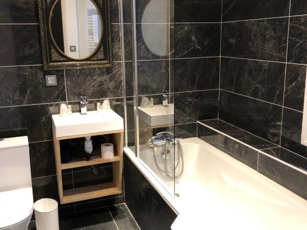 Hotel Du Cygne Tours : photo 6 de la chambre chambre double ou lits jumeaux supérieure deluxe - accessible uniquement par des escaliers