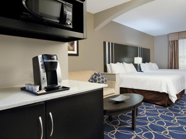 Holiday Inn Express and Suites Houston North - IAH Area, an IHG Hotel : photo 5 de la chambre chambre exécutive avec 2 lits queen-size 