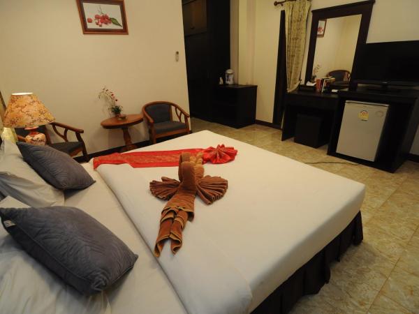 N.T. Lanta Resort : photo 2 de la chambre chambre deluxe double ou lits jumeaux