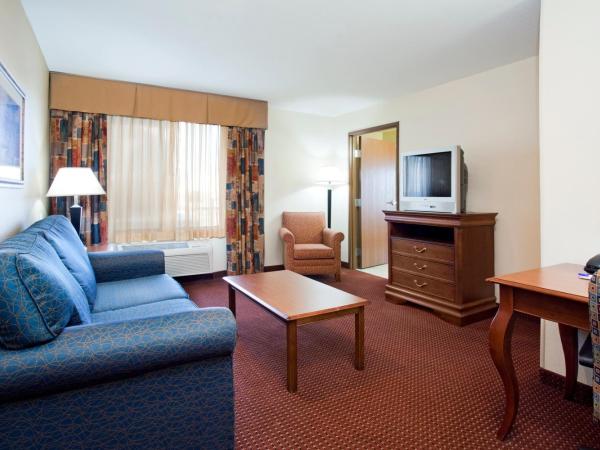 Holiday Inn Express Airport East, an IHG Hotel : photo 1 de la chambre suite 1 chambre lit king-size